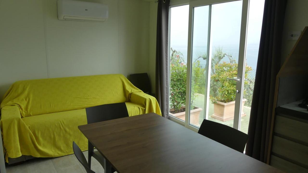 Agricampeggio Relax Maxicaravan Castelletto Di Brenzone Dış mekan fotoğraf