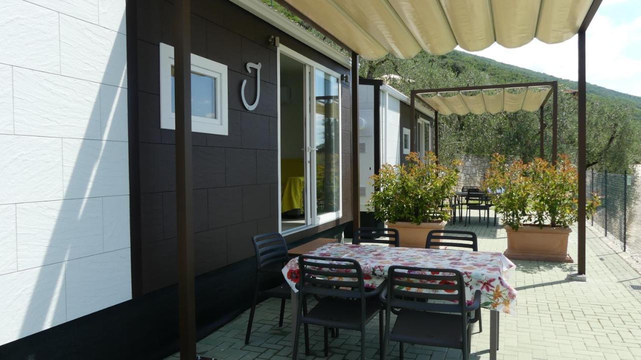 Agricampeggio Relax Maxicaravan Castelletto Di Brenzone Dış mekan fotoğraf