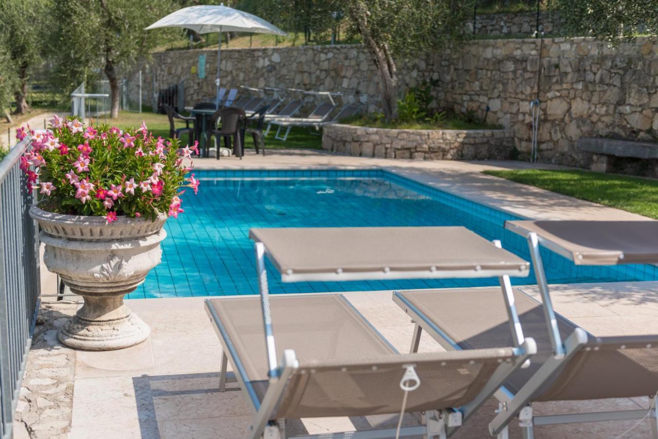 Agricampeggio Relax Maxicaravan Castelletto Di Brenzone Dış mekan fotoğraf