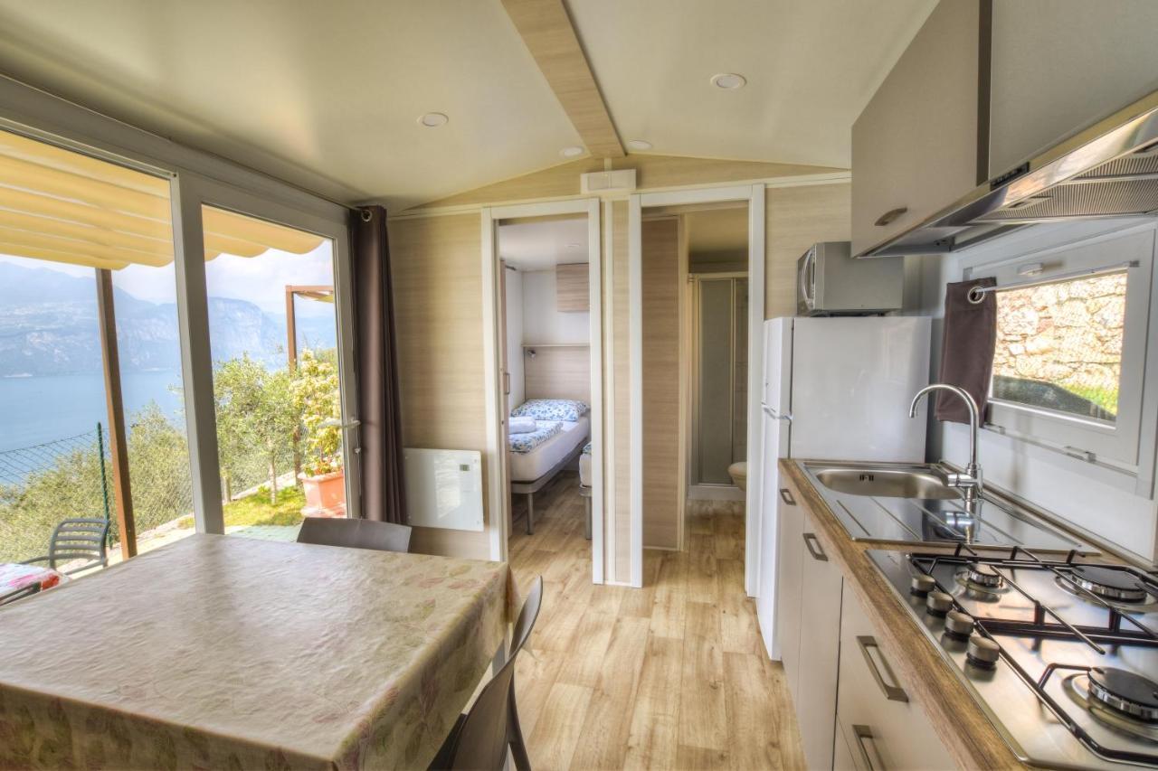 Agricampeggio Relax Maxicaravan Castelletto Di Brenzone Dış mekan fotoğraf